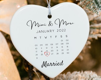 Getrouwd ornament, huwelijksgeschenk, huwelijksdatum ornament, kalender, verjaardagscadeau, onze eerste kerst, jonggehuwde geschenk, verlovingsgeschenk