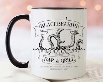 Nuestra bandera significa taza de muerte, Blackbeard's Bar & Grill, taza de café OFMD, LGBT, taza de bar pirata, regalo de fan de OFMD, programa de televisión ofmd