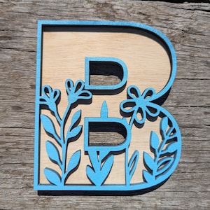 Letra de monograma de madeira floral – Decoração de parede de berçário personalizada em camadas – Inicial pintada personalizada com flores – Placa de nome de bebê – G cortado a laser