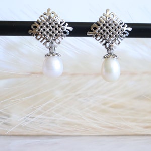 natural freshwater Pearl  Earrings, 18K&#39;White gold plated earrings / freshwater Pearl White cooler