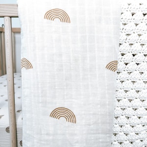 Musselin Swaddle Decke -Boho Regenbogen | Babydecke | Baby Shower Geschenk | Neugeborene | Erdtöne | Empfangsdecke