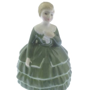 Royal Doulton Figurine Belle HN2340 4.5&quot; tall