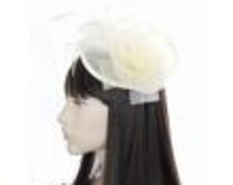 Grote crème sinamay fascinator hoed met hoofdband, bruiloften, races, prom