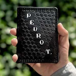 Handpunzierte Bifold Leder Geldbörse
