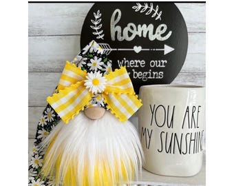 Daisy Gnome. Spring Gnome. Spring  decor. Tier tray decor. Handmade Gnome.  Farmhouse Gnome. Farmhouse decor.