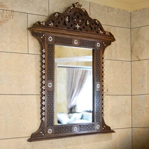 Miroir artisanal - miroir mural - miroir en bois - meuble marocain - miroir artisanal - incrusté de nacre - salon