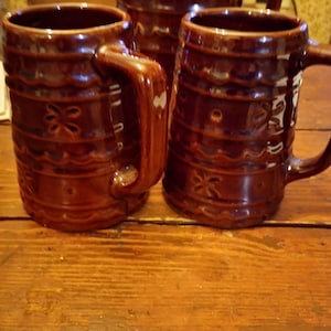 Pair MarCrest, Daisy Dot, stoneware mugs