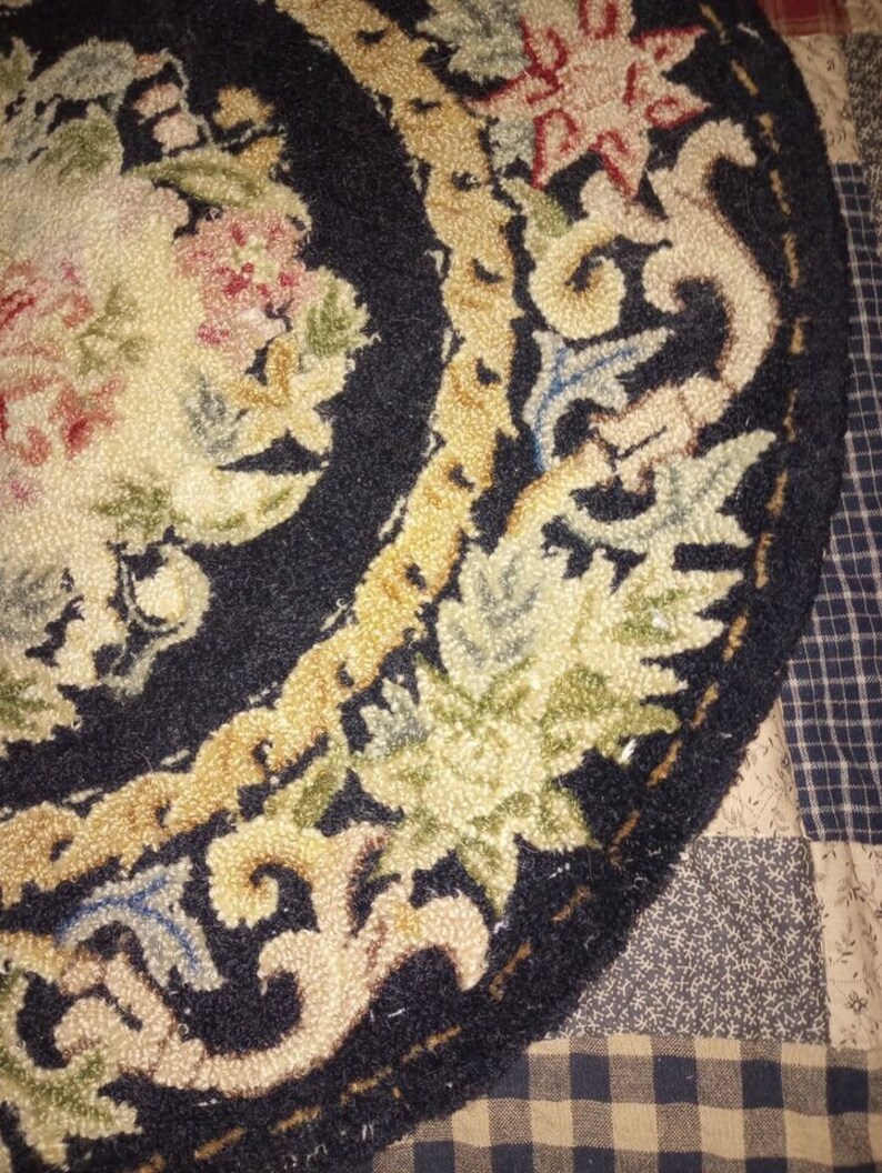 VINTAGE 23 Diameter Round HOOKED RUG, Primitive, Black and Flowers - Etsy