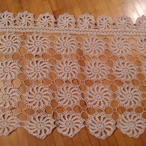 Vintage Lace Table Runner Dresser Scarf Hand made Rectangle Doily 24 x 80&quot;nice