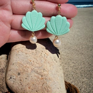 Ariel Clam shell clay earrings | Beach Clay Earrings | Clay Sea shell Pearl Drop Earrings | Neutral Earrings | Summer Earrings
