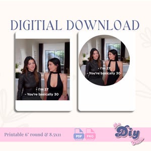 Könnte beinhalten: Digitaler Download mit zwei Bildern, eines rund und eines rechteckig, mit dem Text "I'm 27 - You're basically 30". Das runde Bild hat einen Durchmesser von ca. 15 cm. Enthält PDF- und PNG-Dateiformate. Der Hintergrund ist hellrosa.