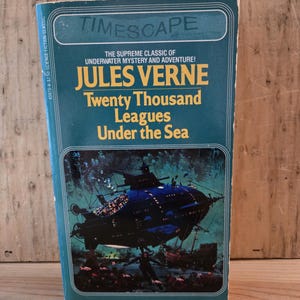 Twenty Thousand Leagues Under the Sea // Jules Verne // 1966 // Vintage Paperback