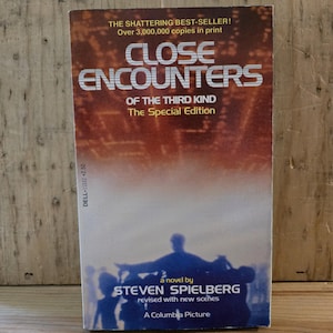 Close Encounters of the Third Kind: The Special Edition // A Novel by Steven Spielberg // 1980 // Vintage Paperback Movie Tie-in Sci-fi