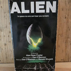 Alien // Alan Dean Foster // 1st Printing Thus 1979 // Vintage Paperback Sci-fi Horror