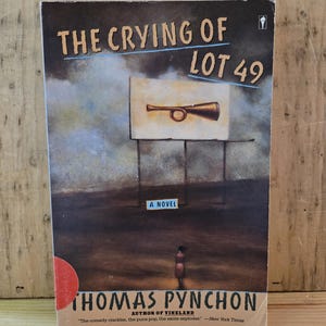 The Crying of Lot 49 // Thomas Pynchon // 1990 // Vintage Paperback