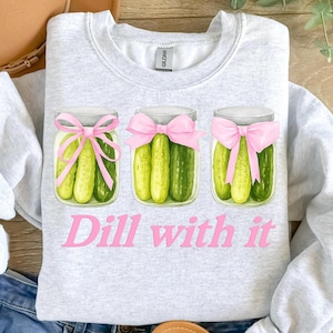 Aneth avec PNG, design drôle de sublimation de pot de cornichon avec des noeuds roses, clipart de nourriture de petit lapin pour des t-shirts, des tasses, une décoration de cuisine, et plus