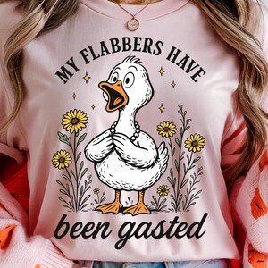 Pato atónito PNG, frase divertida "Mis panzas se han quedado sin aliento", diseño de sublimación de ganso de dibujos animados, clipart caprichoso