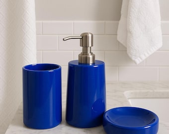 Set bagno con dispenser sapone e portaspazzolino da appoggio in resina