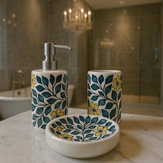 Boho Luxe Keramik Badezimmer 3-teiliges Badezimmer-Set (beinhaltet handbemalten Blumenseifenspender, Zahnbürstenhalter und Seifenschale)