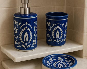 Juego de baño de cerámica azul hecho a mano: decoración floral costera
