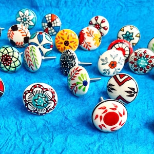 24 boutons en céramique artisanaux assortis | Kit de relooking de meuble