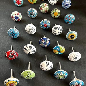 Handbemalte Keramik Schrankknöpfe - Boho Möbelbeschläge (25 Stück)