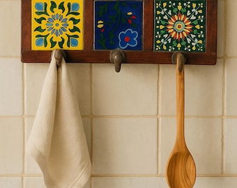 Boho Schlüsselbrett aus Holz mit Keramikfliesen Inlay - Schlüsselbrett für den Eingangsbereich