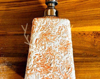 Handgefertigter Seifenspender aus Keramik mit texturiertem Korallen Design - Boho Luxus Badezimmer Dekor