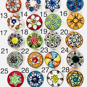 Blumen Keramik Möbelknauf | Ein Knauf für eine Schublade