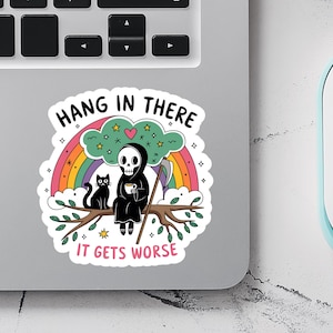 Sticker Accrochez-vous là-bas, il y a pire, humour sarcastique sombre, chat noir faucheuse squelette sarcastique, sticker journal bouteille d'eau pour ordinateur portable