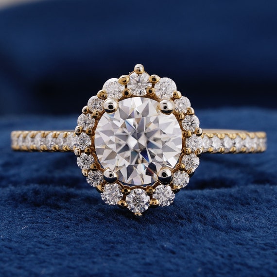 Iconic moissanite hot sale