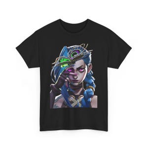 Jinx Graphic Tee, League of Legends Unisex T-Shirt, Arcane Series Shirt, Gaming Merch, LoL Fan Top, Geeky Geschenkidee