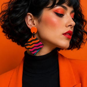 Übergroße Retro Statement Ohrringe | Handmade Polymer Clay Geometrische Anhänger | Orange Pink Teal Schwarz | 80er 90er Jahre Bunte Mutige Ohrhänger | Lig