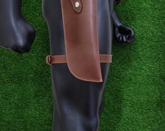 Set composto da cintura, fondina e marsupio in pelle fatti a mano per cosplay da Mandaloriano.