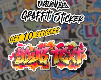 Puede incluir: Pegatina de graffiti personalizada con el texto "YOUR TEXT" en una fuente colorida y estilizada. La pegatina está rodeada de otras pegatinas en varios colores y diseños. El texto "GET 10 STICKER" también es visible en la imagen.