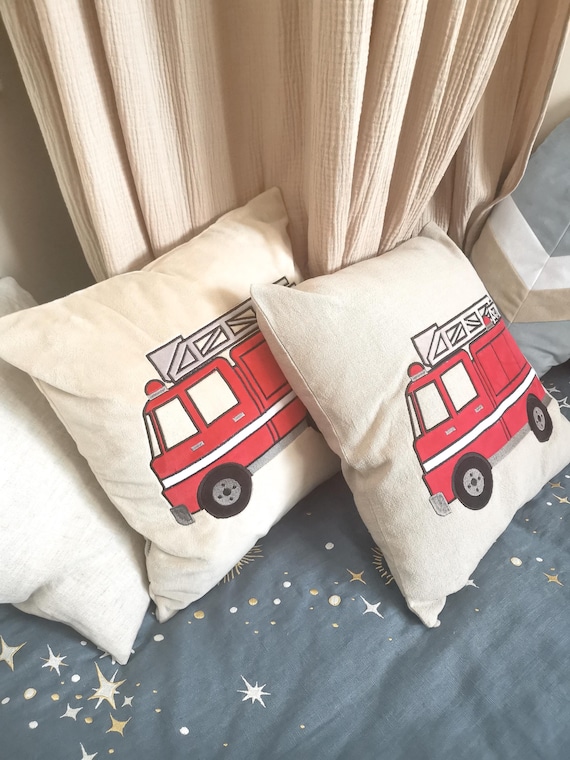 Oreiller en forme de véhicule : camion de pompier, voiture de police, autobus scolaire - cadeau pour tout-petit - France