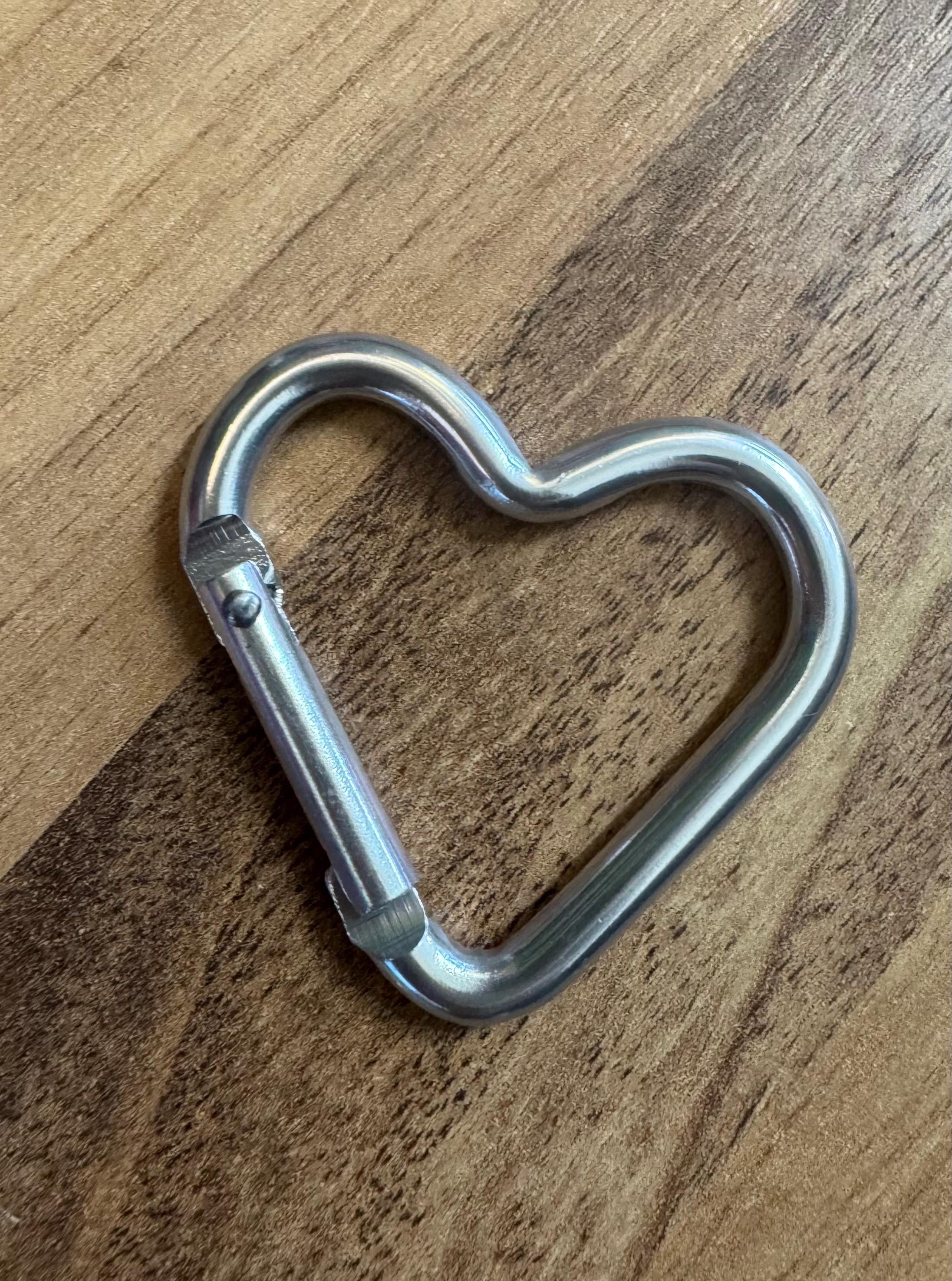 10 Stück Karabiner in Herzform Neusilber 9 mm (31584