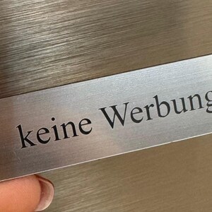 Klingelschild - Briefkastenschild mit Namen individuell personalisierbar Silber geb. (schw.)