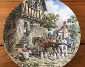 Prato ilustrado de porcelana inglesa vintage Wedgwood, 1988 - "Manhã no Quintal", de John L. Chapman.