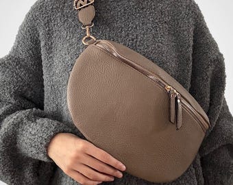 Large crossbody bag, vegan leather, taupe crossbody bag, women's shoulder bag, fanny pack with gold zipper, cross body bag, crossbody bags, 30 x 20 cm