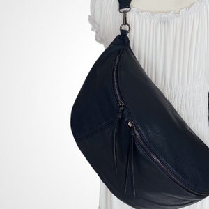 Luna XXL Crossbody Bag, Crossbody Bag Dark Blue, Crossbags, grand sac à bandoulière, sac banane pour femme, sac à bandoulière, sac crossbody avec sangle interchangeable image 5