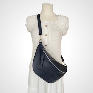 XL Crossbody Bag Leder mit silbernem Reißverschluss Damen Leder, Damen Umhängetasche Gürteltasche, Geschenk für Sie, XL Bauchtasche Leder Bild 9
