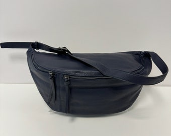 LUNA, XXL Crossbody Bag, Crossbag, Vegan, Bauchtasche, half moon bag, crossbody, Umhängetasche Damen, Slingbag, xxl Tasche, Dunkel Blau