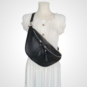 XL Crossbody Bag Leder Schwarz mit 2 Fächer,Reißverschluss Silber,Umhängetasche Crossbody Bag, Hüfttasche, Gürteltasche mit Ledergurt