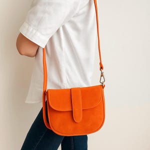 Wildleder Umhängetasche, Crossbody Bag Damen, Crossbag Veloursleder, Schultertasche Wildleder, runde Tasche, Ledertasche, Orange, Pink, Grün