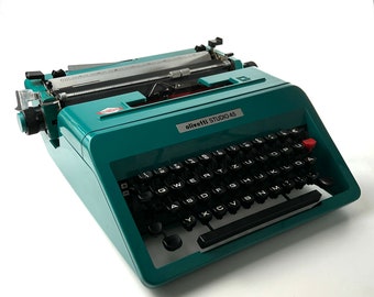 Olivetti Studio 45 - Vintage Typewriter - beautiful color and condition - 74