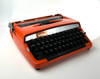Brother Deluxe 879 Typewriter - Vintage - 100% original parts - perfect condition - fully functional - 1970s - 56