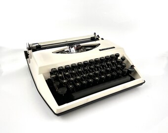 Stanley Kubrick - Adler Tippa Travel-Typewriter with case beautiful retro white - Vintage - 43