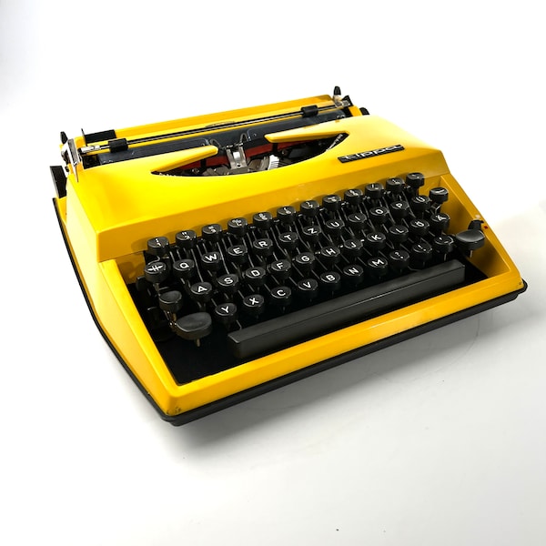 Stanley Kubrick - Triumph Tippa Travel-Typewriter with case beautiful retro yellow - Vintage - 37