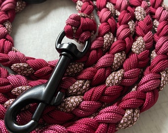 Round dog leash made of paracord, can be designed as desired